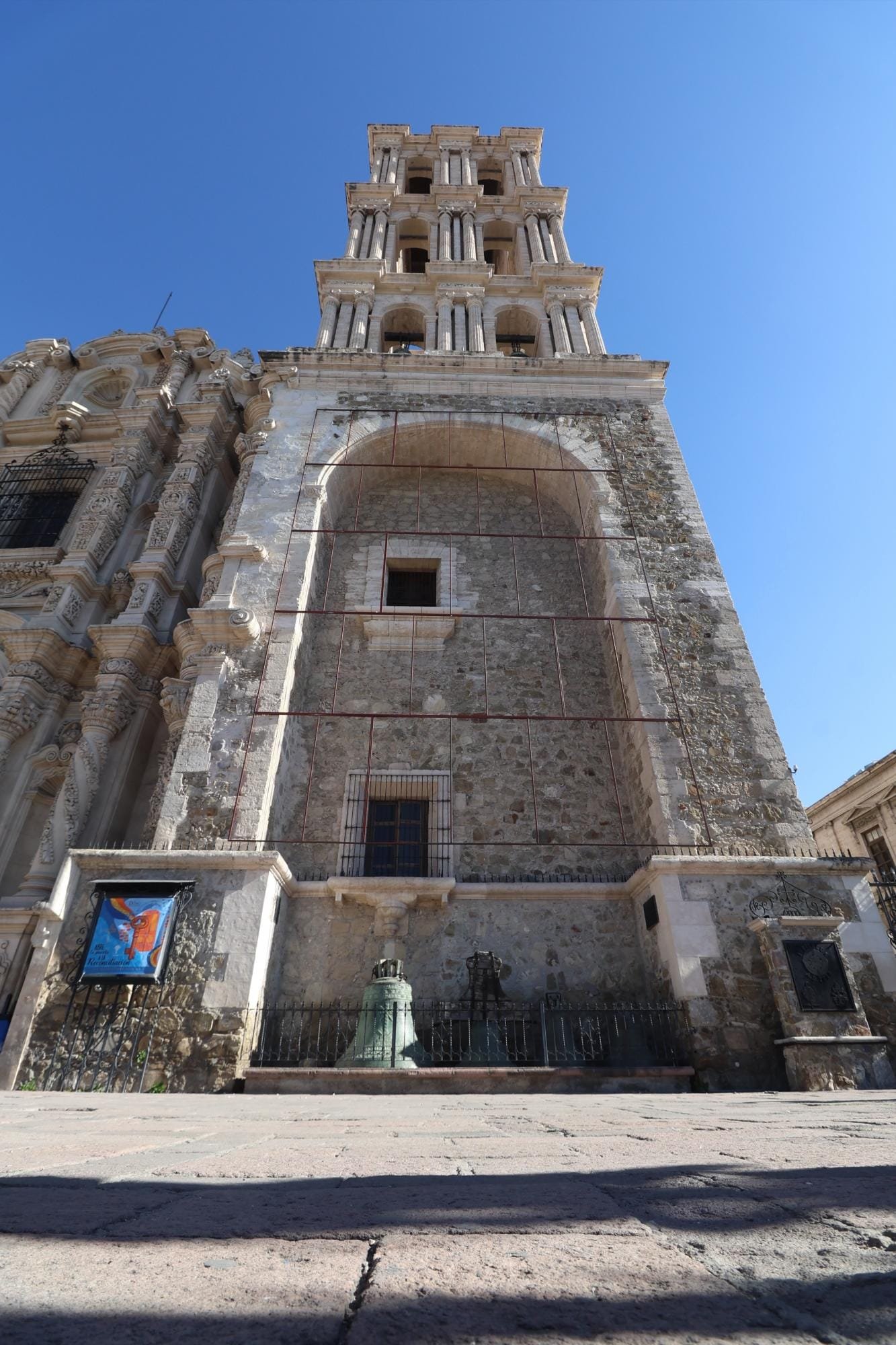 Saltillo: instalación de lonas en la Catedral de Santiago no afectan su estructura