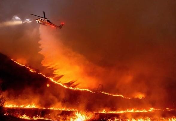 Arrestan a hombre con un lanzallamas sospechoso de provocar uno de los incendios de Los Ángeles