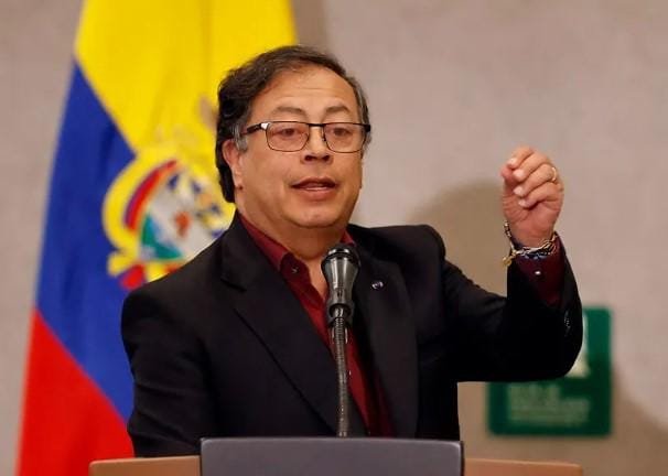 Gustavo Petro pide a colombianos indocumentados en EU a regresar a casa