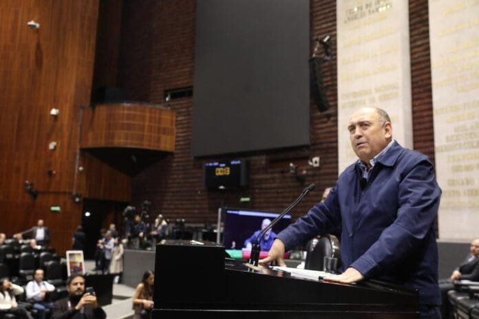 Propone diputado por Coahuila exentar a adultos mayores del pago de comisiones bancarias