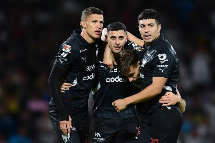 Rayados vence a Pumas con todo y polémica en Ciudad Universitaria