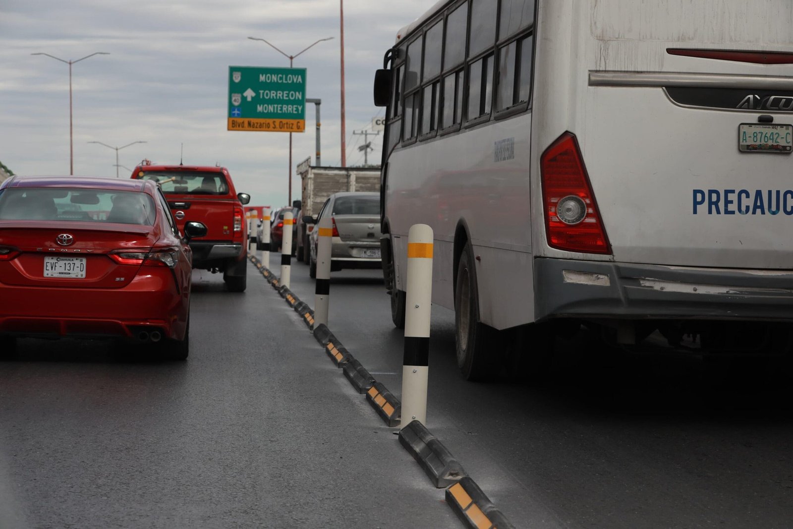 Saltillo: Delimitan carriles en el distribuidor El Sarape