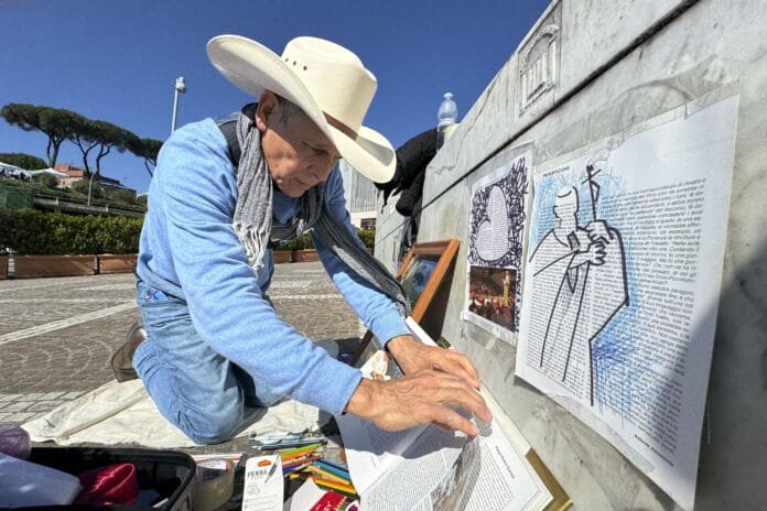 Arte y oración: Conoce al artista mexicano que viajó a Roma para apoyar al Papa Francisco con sus dibujos