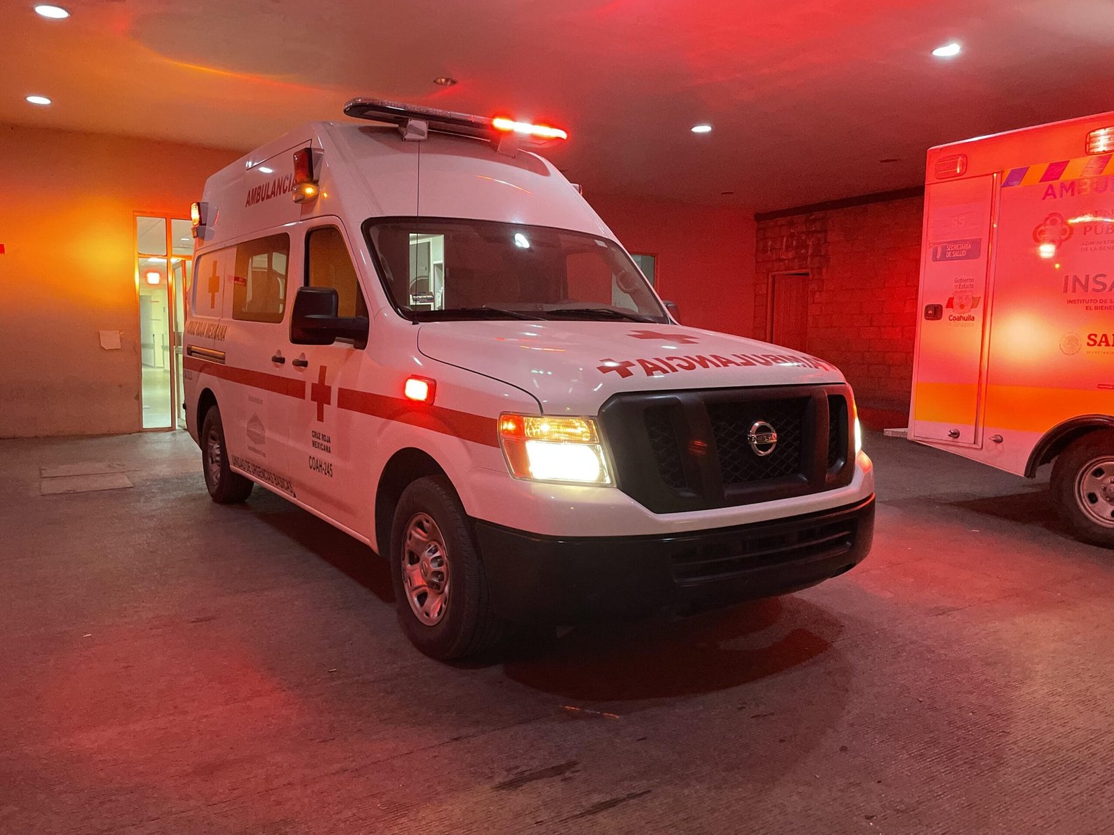 Hombre se debate entre la vida y la muerte tras ser apuñalado en riña campal, en Saltillo