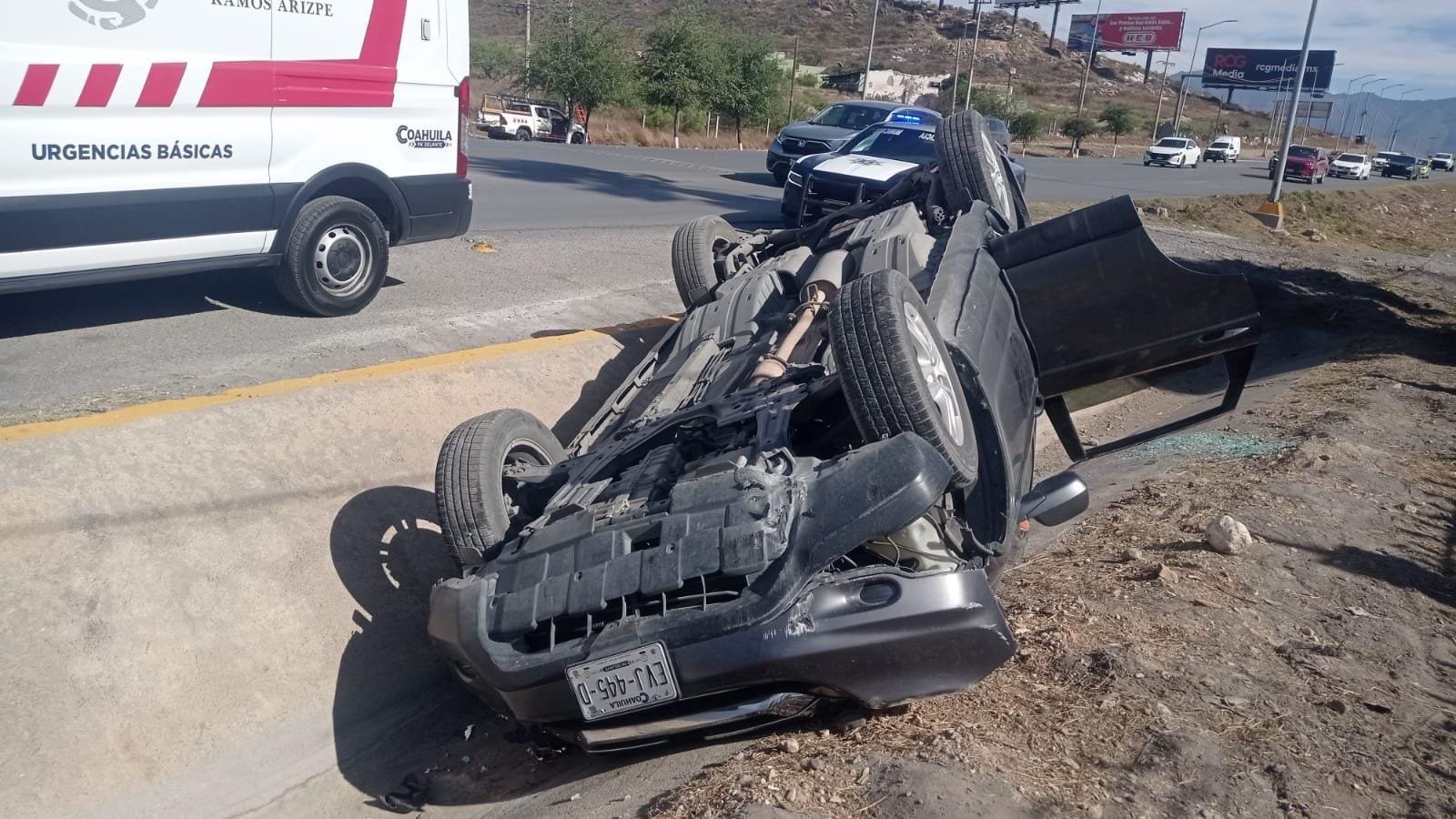 Abuela vuelca con su nieta en la Monterrey-Saltillo