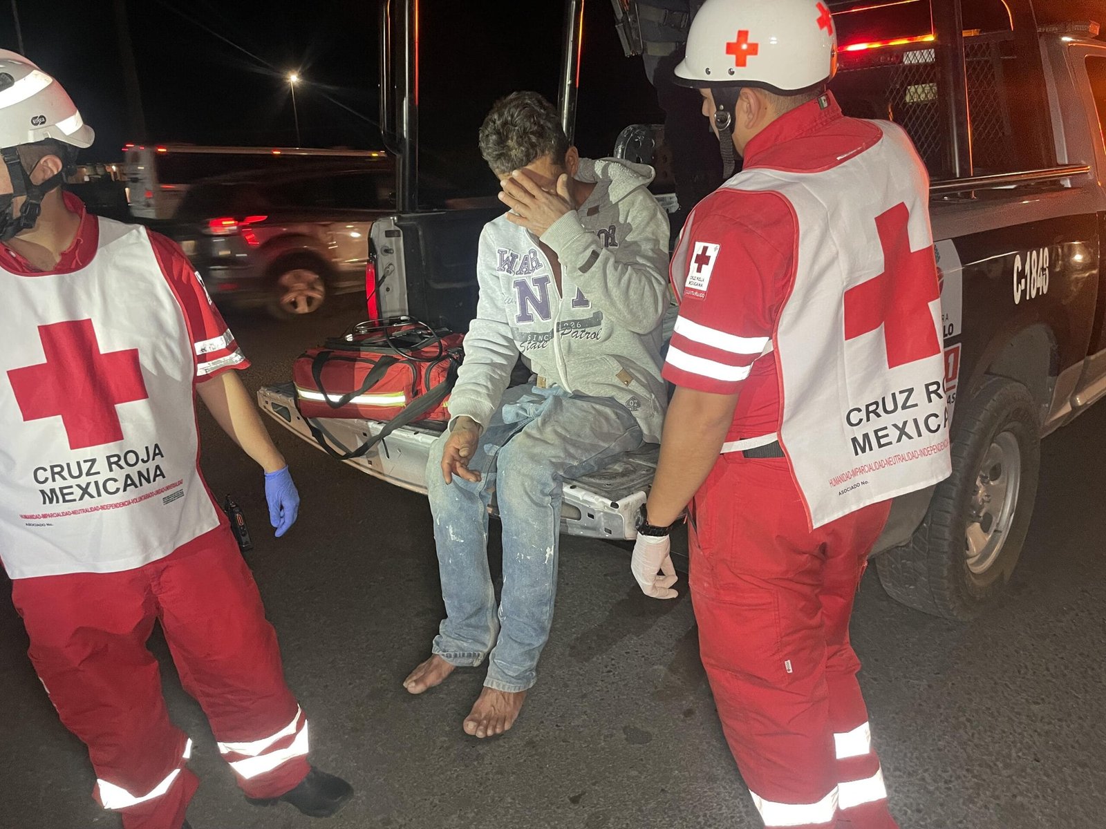 Hombre es embestido por auto en bulevar Fundadores, en Saltillo