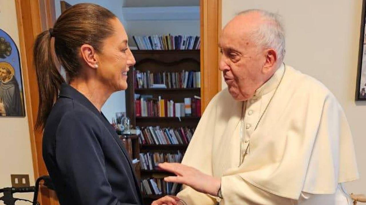 ‘Fue un humanista’... Claudia Sheinbaum lamenta la muerte del Papa Francisco