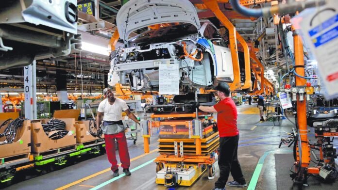 Debido a los aranceles, GM reduce su producción de automóviles en Canadá