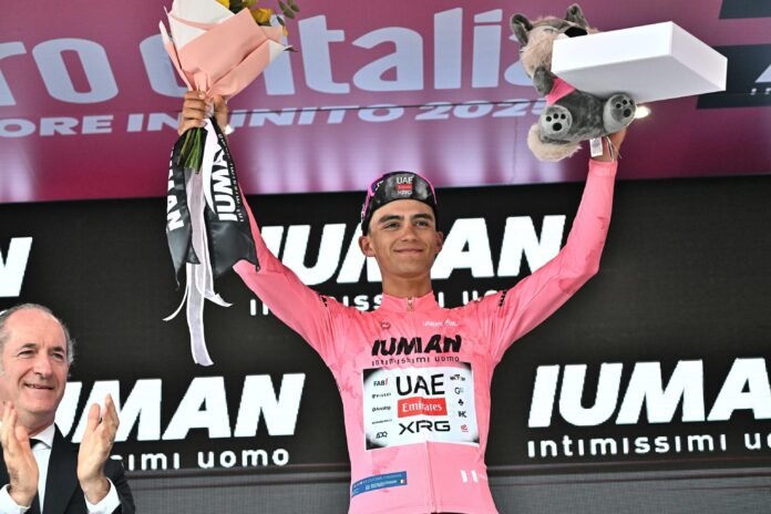 Isaac del Toro cierra la semana como líder del Giro de Italia 2025