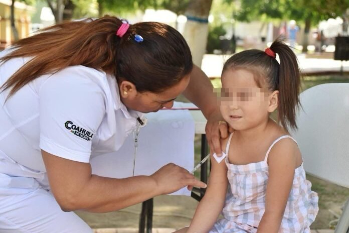 Mantiene Coahuila permanente campaña de vacunación