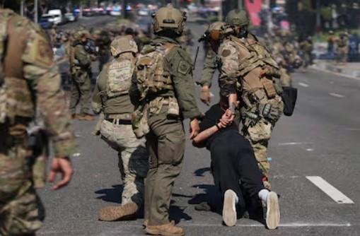 Asegura ICE que entre los migrantes arrestados en Los Ángeles, se encuentran narcotraficantes, abusadores y pandilleros