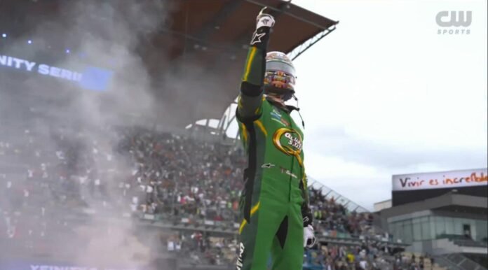 Daniel Suárez hace historia en México: remonta y gana la carrera de NASCAR Xfinity