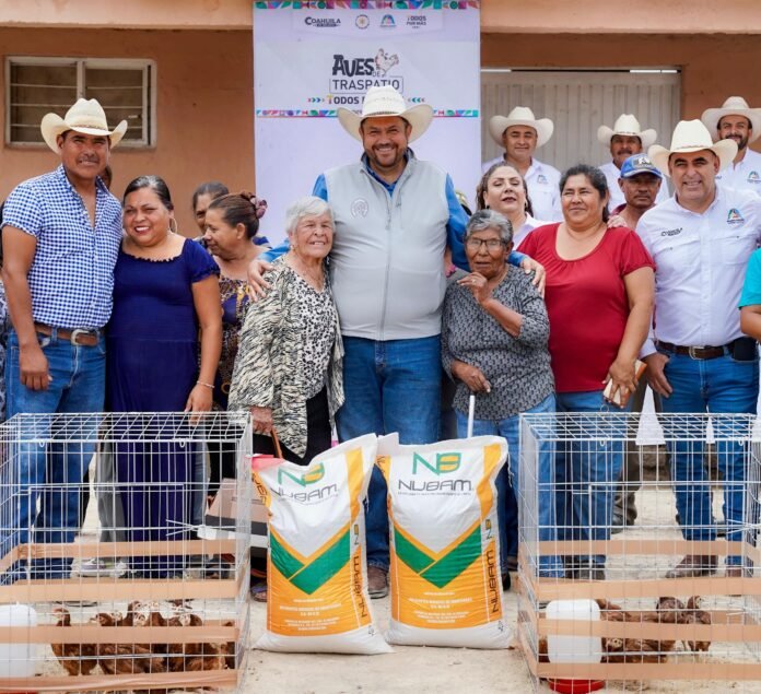 Impulsa Ramos Arizpe autosuficiencia alimentaria con entrega de aves de traspatio en comunidades rurales