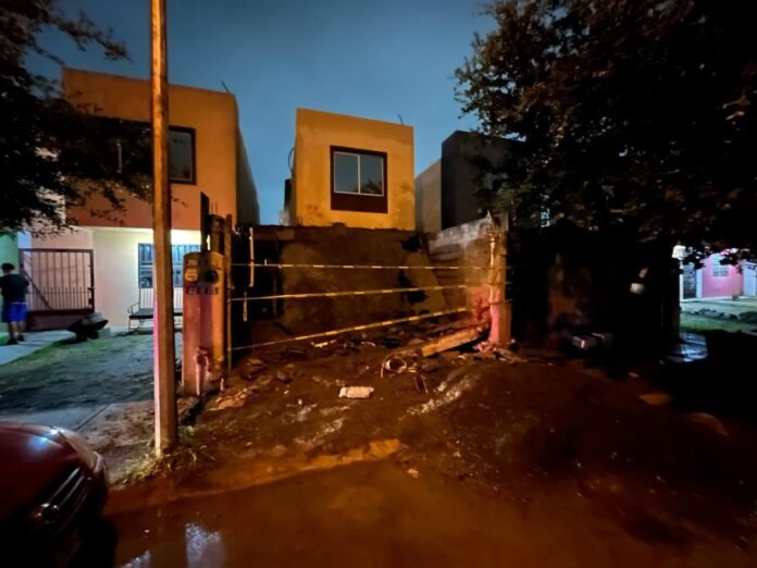 Techo de vivienda colapsa en Juárez, Nuevo León; no se reportan heridos (video)