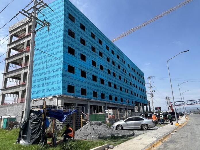 Nuevo hotel abrirá junto al aeropuerto de Ramos Arizpe en 2026; invertirá TSM 300 millones