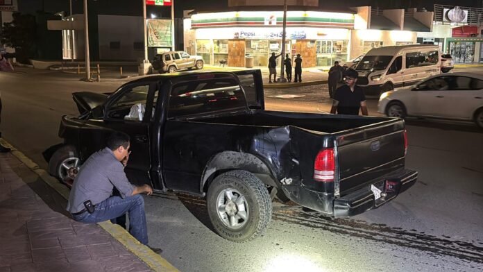 Saltillo: Impacta ambulancia con paciente tras no cederle el paso y la proyecta contra camellón