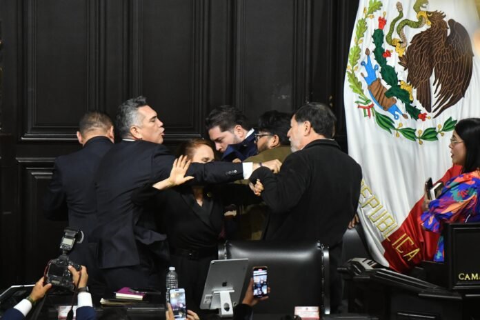 ‘Noquean’ redes a Noroña tras zafarrancho con Alito Moreno