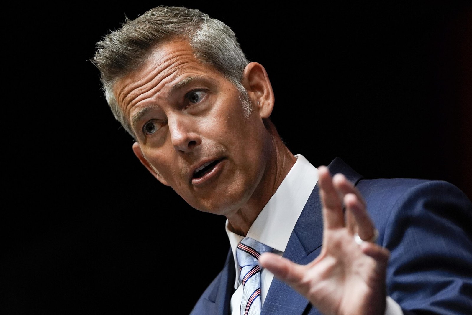 Planea la NASA construir una base nuclear en la Luna como parte de su ‘carrera’ espacial con China