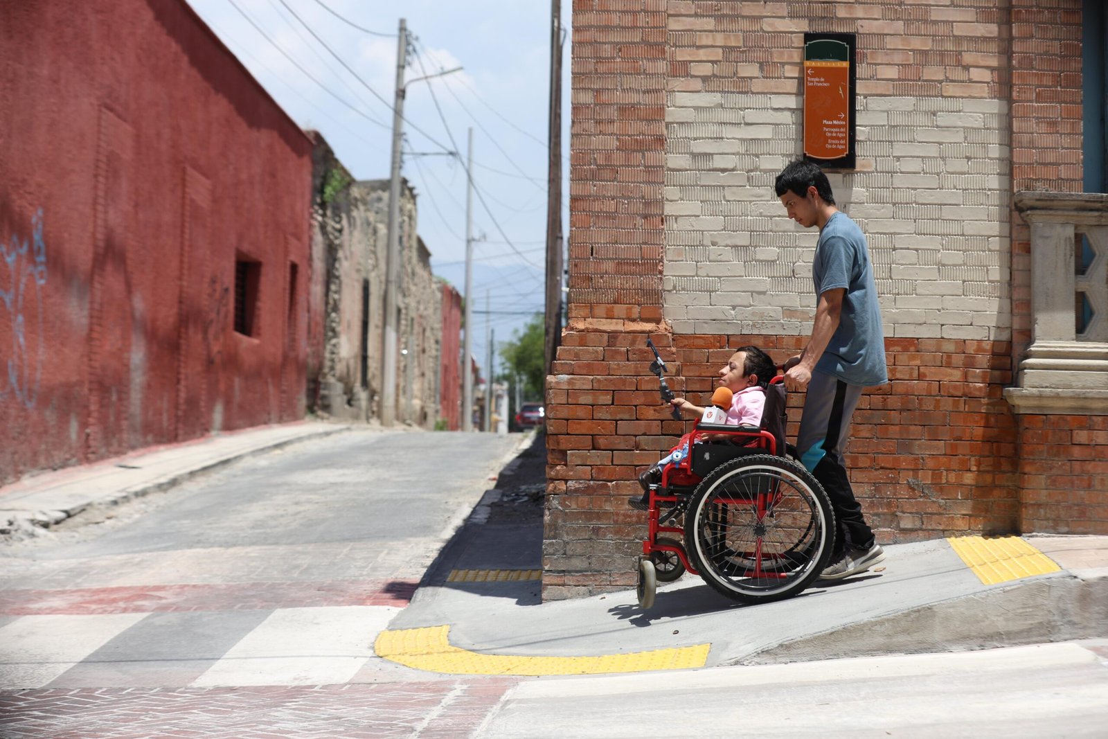 Las banquetas en Saltillo son excluyentes: cómo el diseño urbano aleja a los más vulnerables