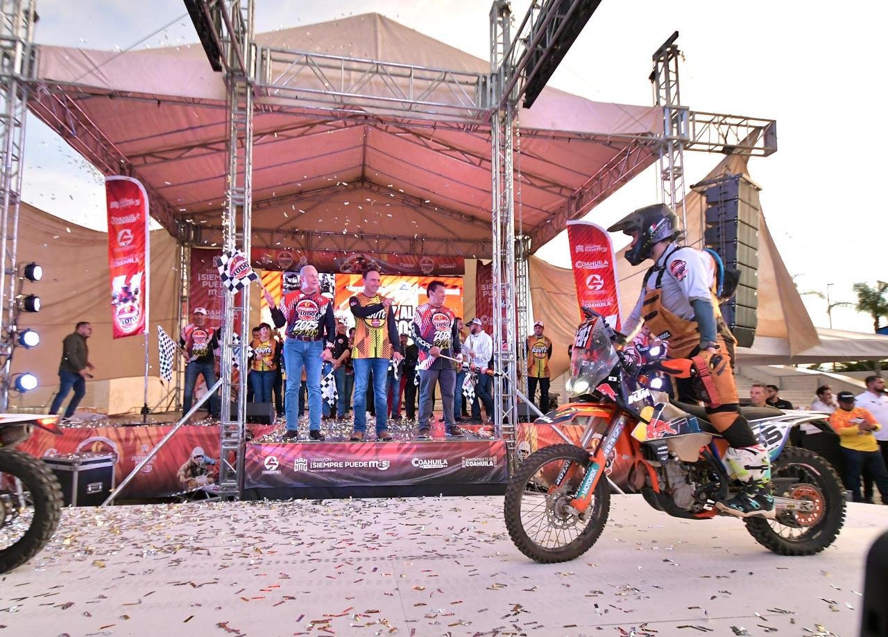 Dan banderazo y arrancan motores en Torreón para la Coahuila 1000 edición 2025