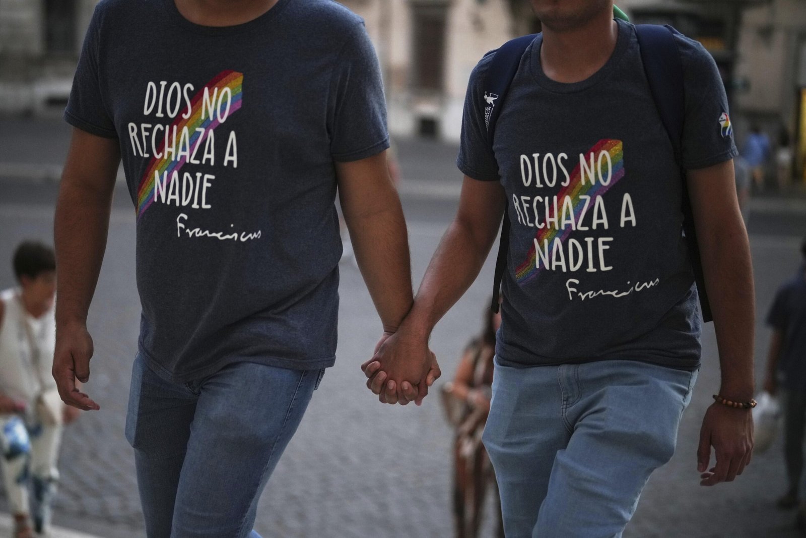 Peregrinan católicos LGBTQ+ a Roma por el Año Santo y celebran una mayor aceptación