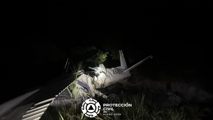 Dos personas pierden la vida en desplome de avioneta en Nuevo León
