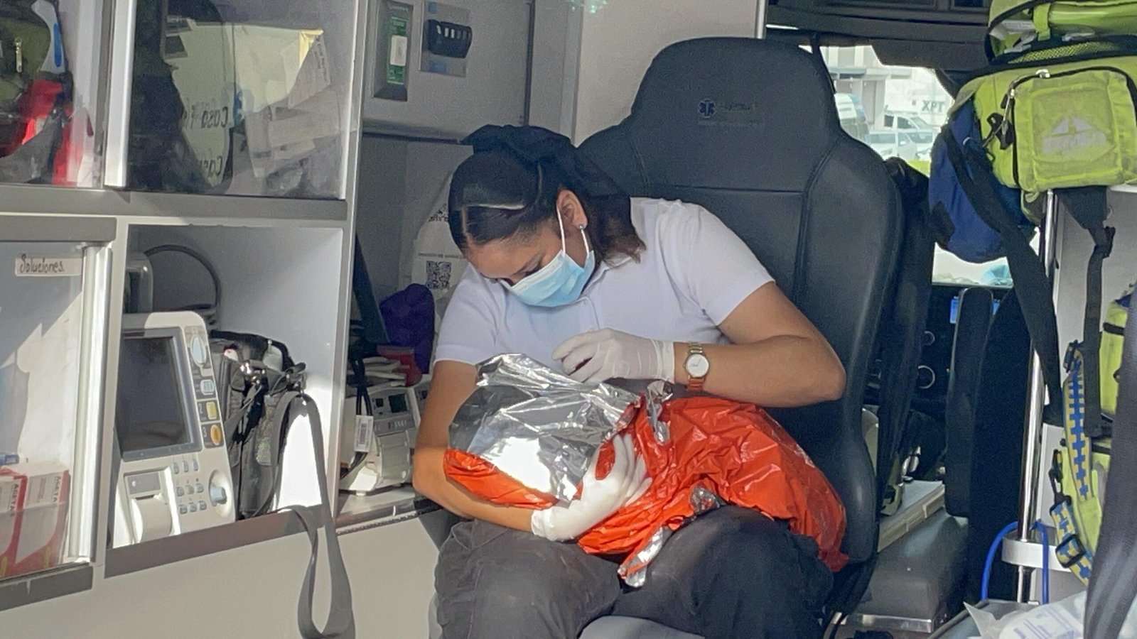 Parto sorpresa en Saltillo: padre recibe a su hija en el auto