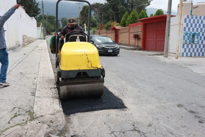 Ayuntamiento de Saltillo realiza trabajos de bacheo en colonias Lomas de Lourdes y Nogalar del Campestre