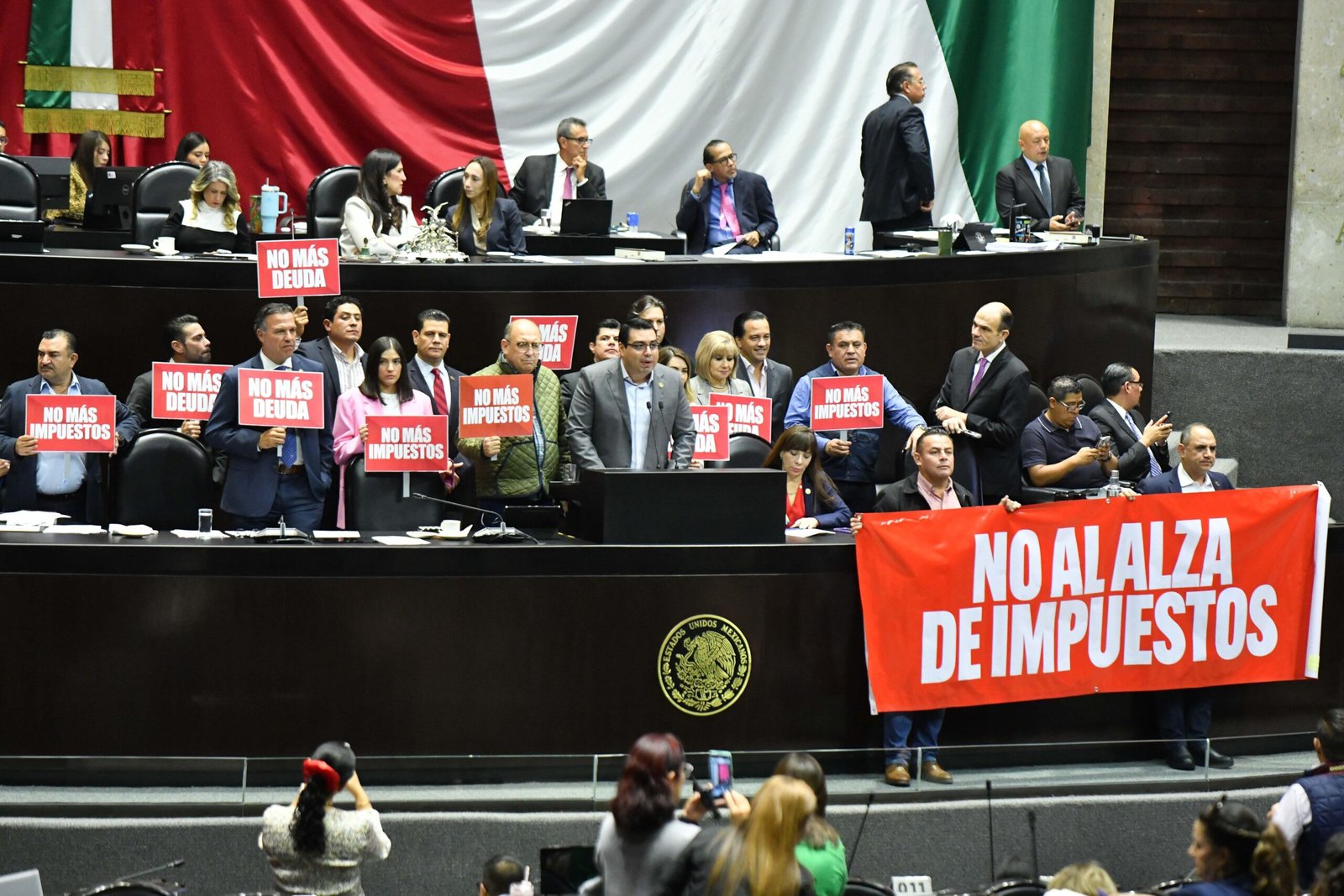 Aprueba Cámara de Diputados ‘ola’ de impuestos; estos trámites tendrán costo o incrementarán desde 2026