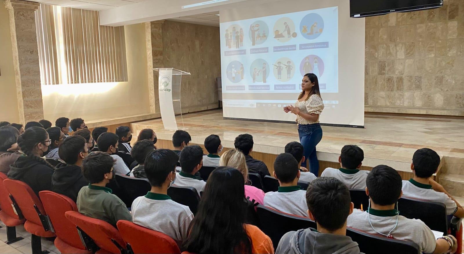 FGR promueve uso seguro de redes sociales entre jóvenes de Torreón