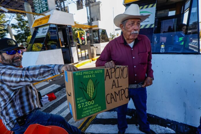 Arman agricultores más bloqueos en Tamaulipas en cuarto día de protestas