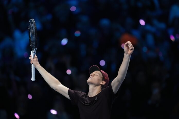 Sinner retiene la corona en Turín tras imponerse a Alcaraz en la Final de las Nitto ATP Finals