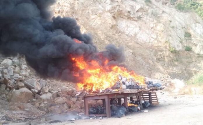 Marina destruye casi cinco toneladas de cocaína en Acapulco