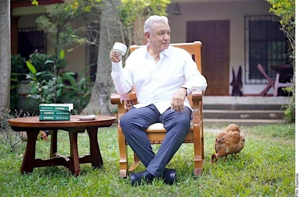 AMLO acusa que los conservadores sostienen prejuicios racistas y clasistas