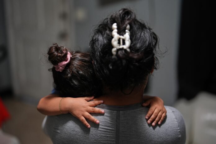 Separa la agresiva política migratoria de Trump a más de 5 mil niños de sus familias
