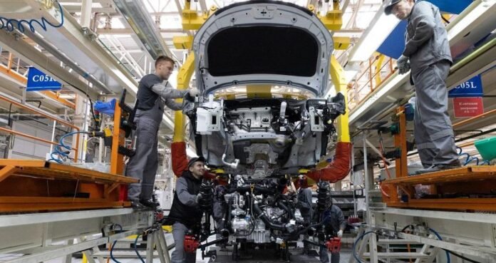 Sector automotriz: Caen producción y exportación durante noviembre; ventas tienen un respiro