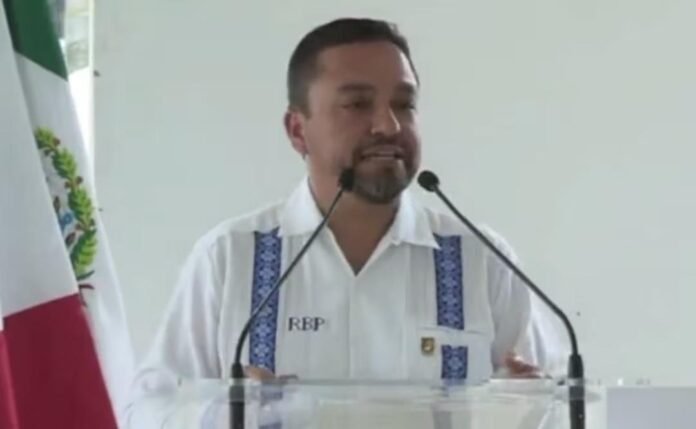 Regresa escoltado: extraditan a exmagistrado de Nayarit ligado a fosa clandestina