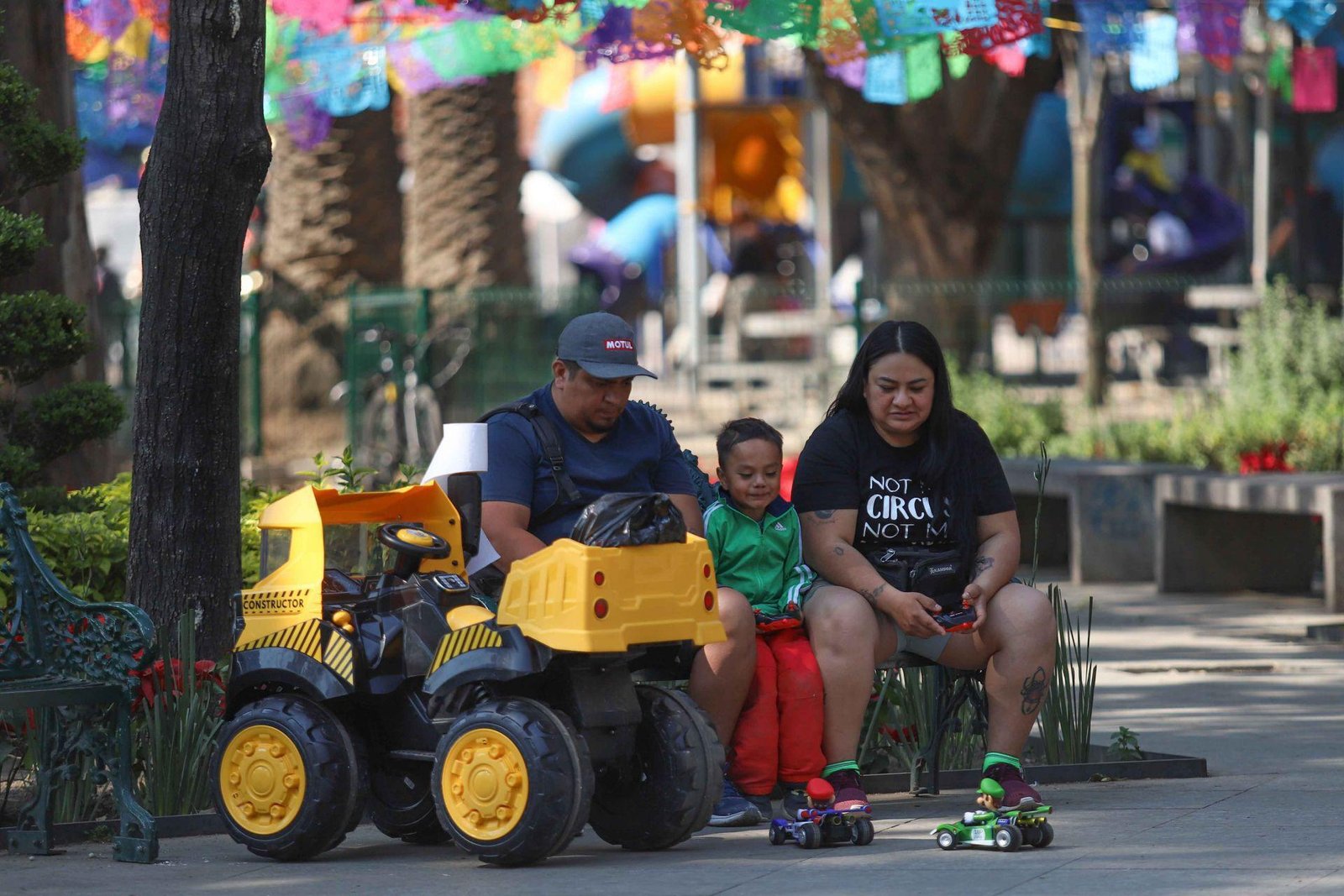 Juguetes tradicionales desplazados por pantallas y tecnología entre los niños