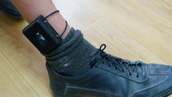 Con brazalete dual monitorean a mujeres víctimas de violencia en Coahuila