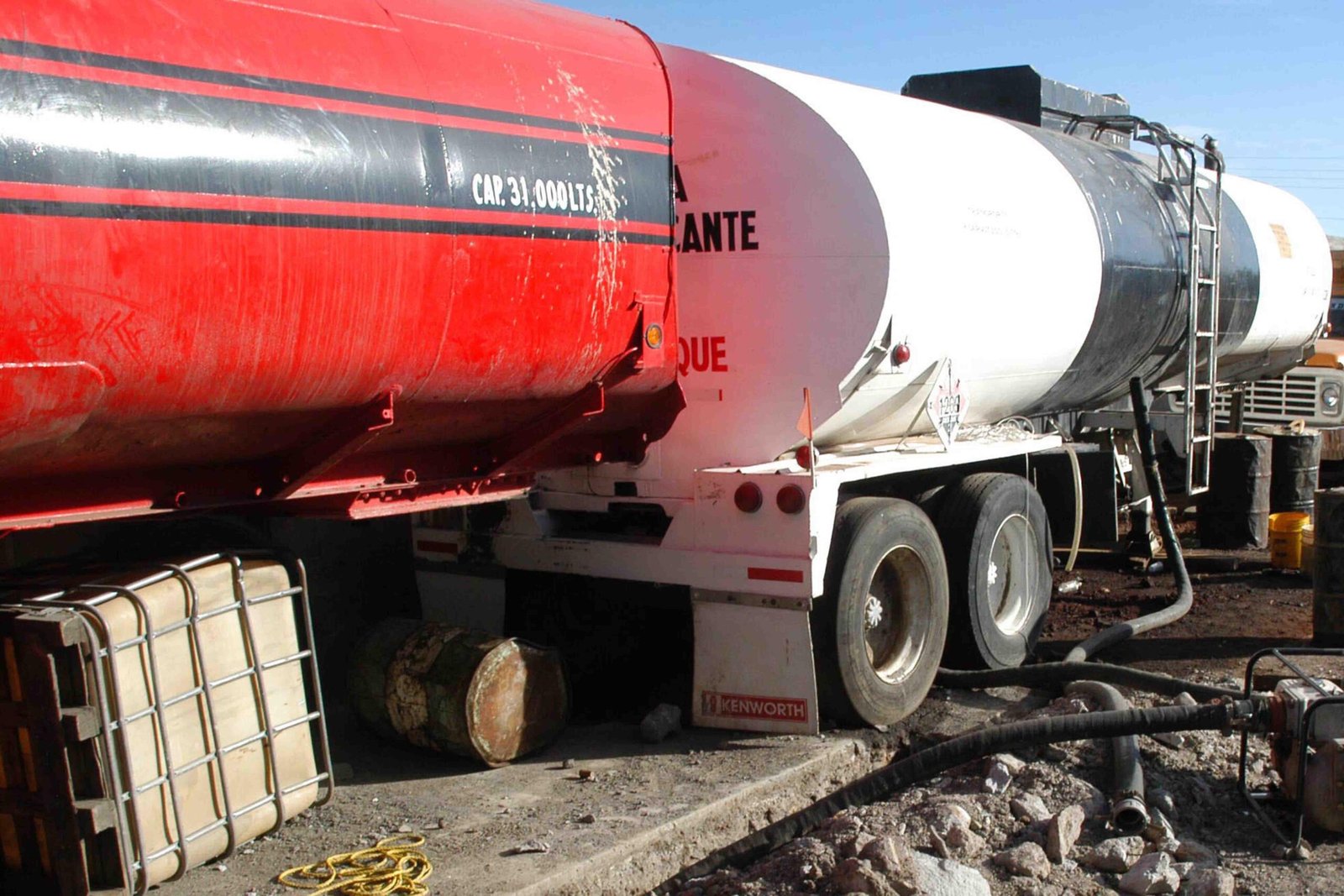 Al alza, uso de autos cisterna para drogas y huachicol