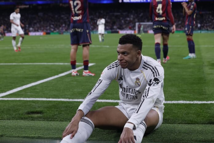 Real Madrid vence 2-0 al Levante, pero el Bernabéu estalla con silbidos y abucheos