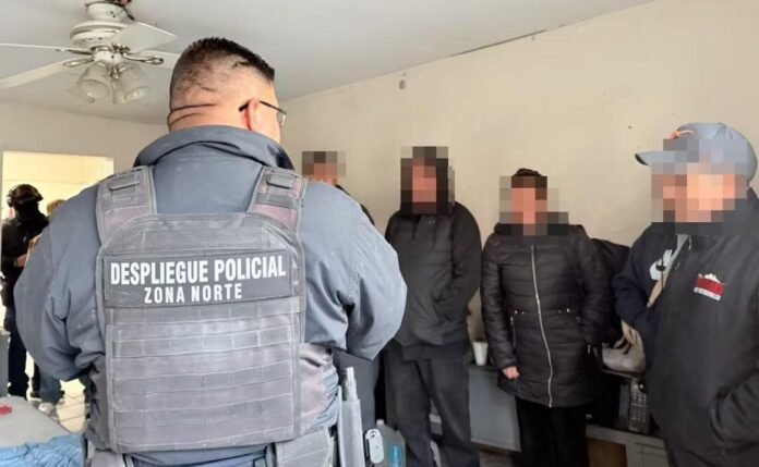 Gritos de auxilio alertan a policías y permiten rescate de migrantes en Juárez