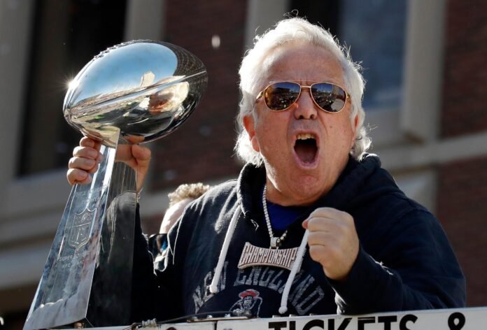 Robert Kraft queda fuera del Salón de la Fama del futbol americano en la Clase 2026