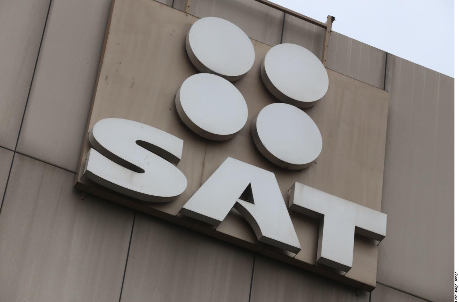 Denuncian 300 multinacionales ‘acoso’ por parte del SAT