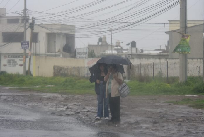 Tormentas y calor extremo: SMN prevé lluvias intensas y temperaturas de 45 °C en estos estados de México