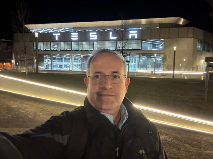 De Saltillo a Silicon Valley: Leonardo Guerrero, el ingeniero de la región que dirige 12 plantas de Tesla